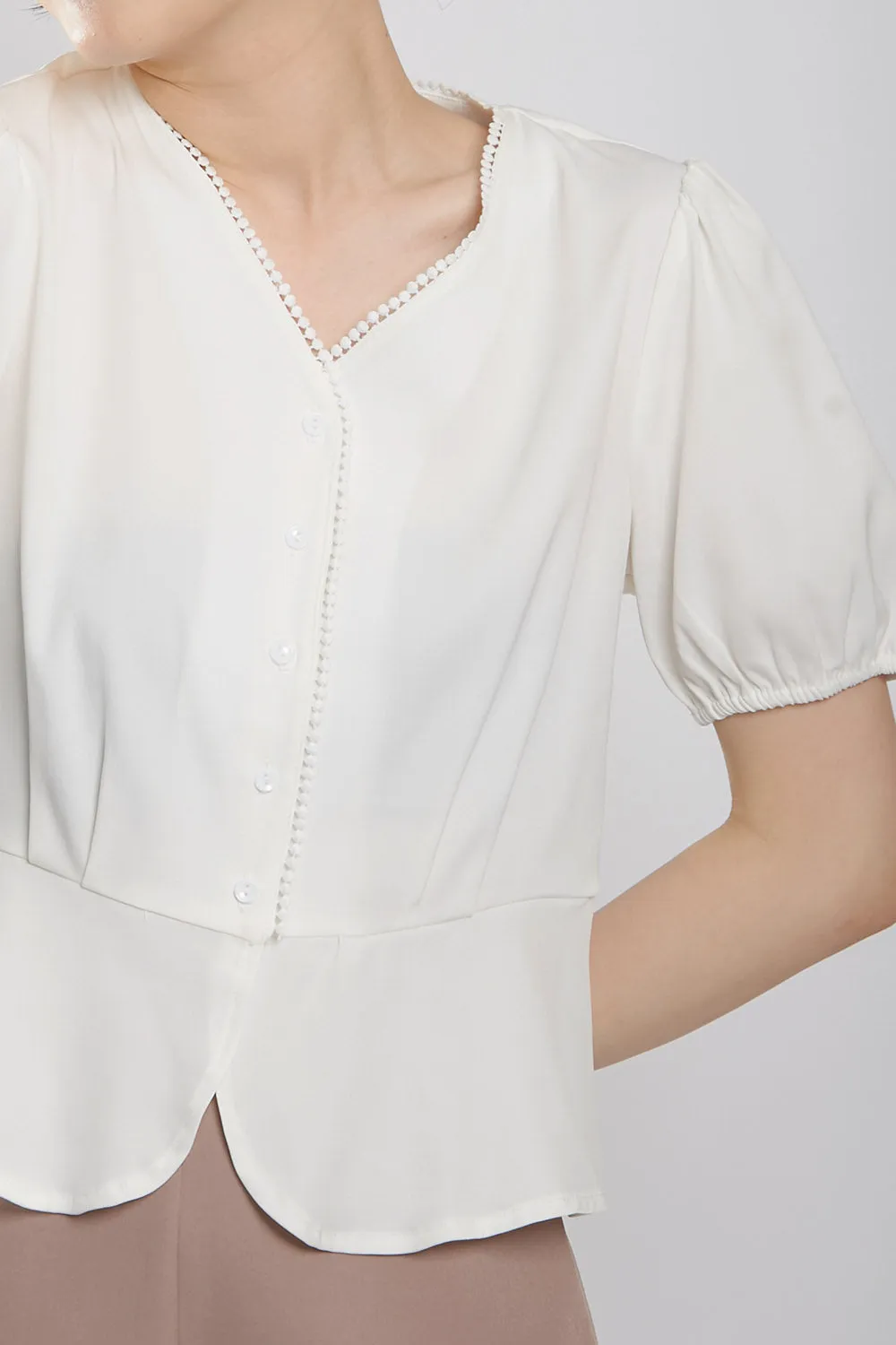 Felizia Blouse in White Crochet