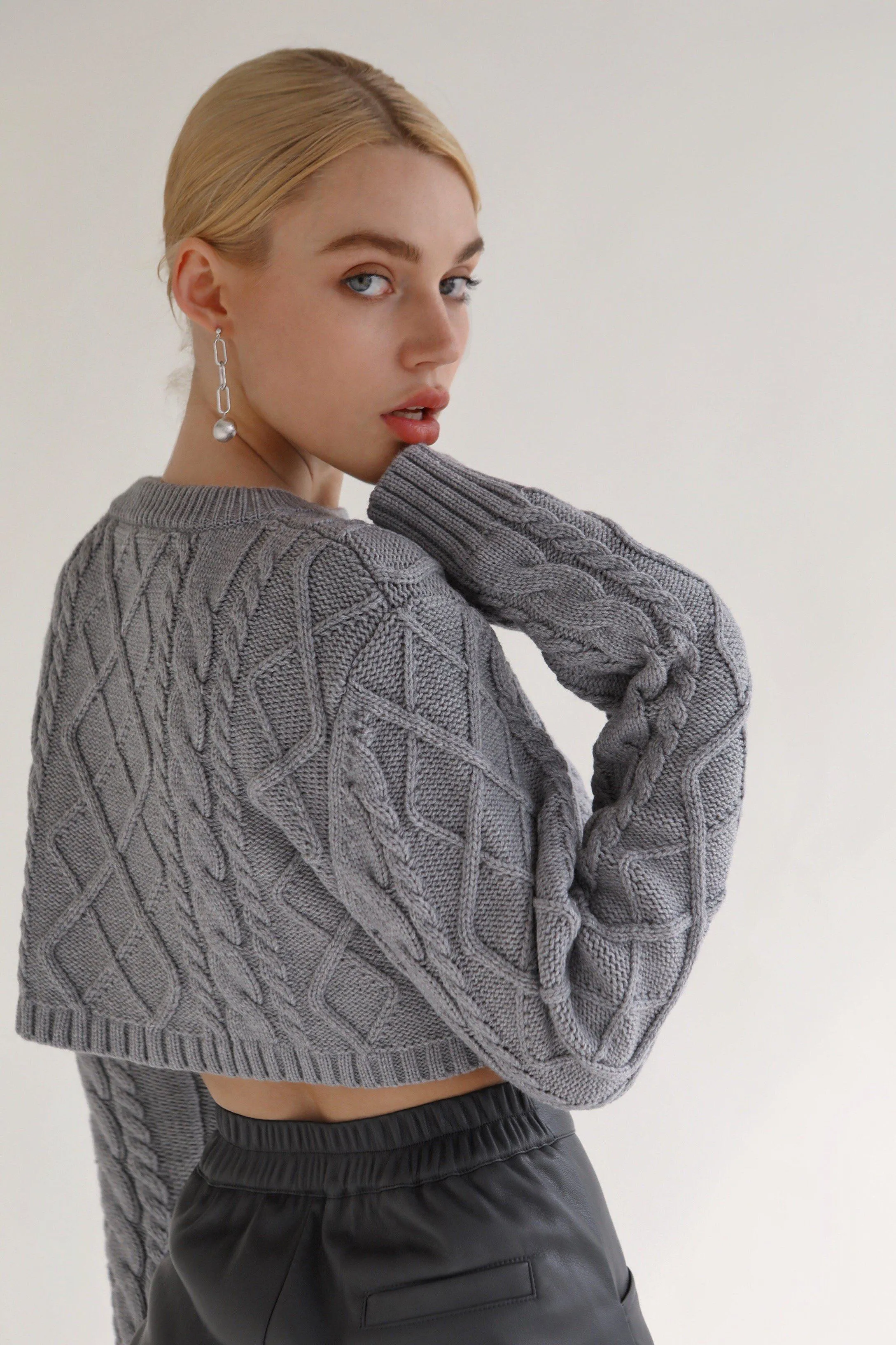 JUICY WOOL BLEND CABLE KNIT SWEATER - GREY