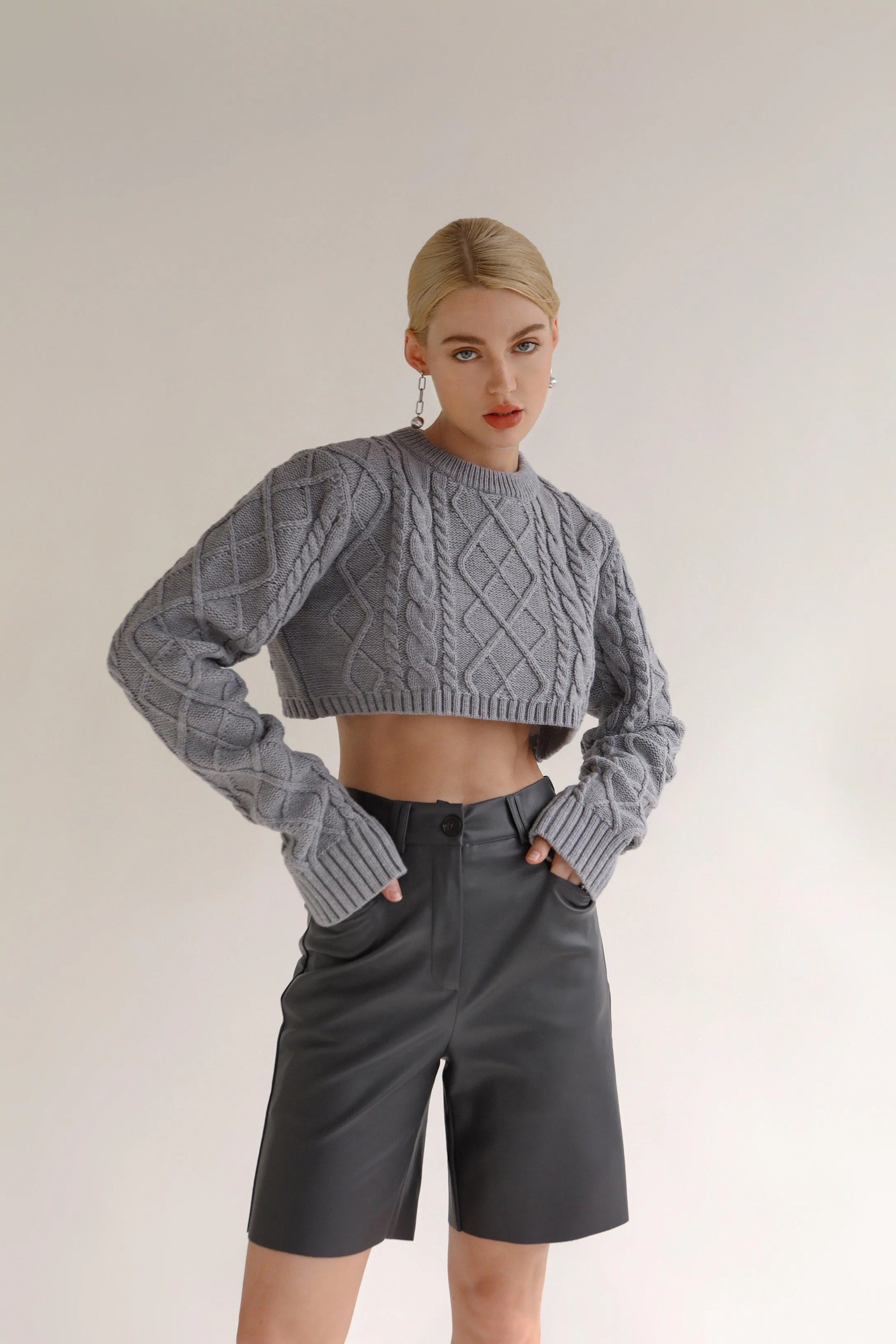 JUICY WOOL BLEND CABLE KNIT SWEATER - GREY