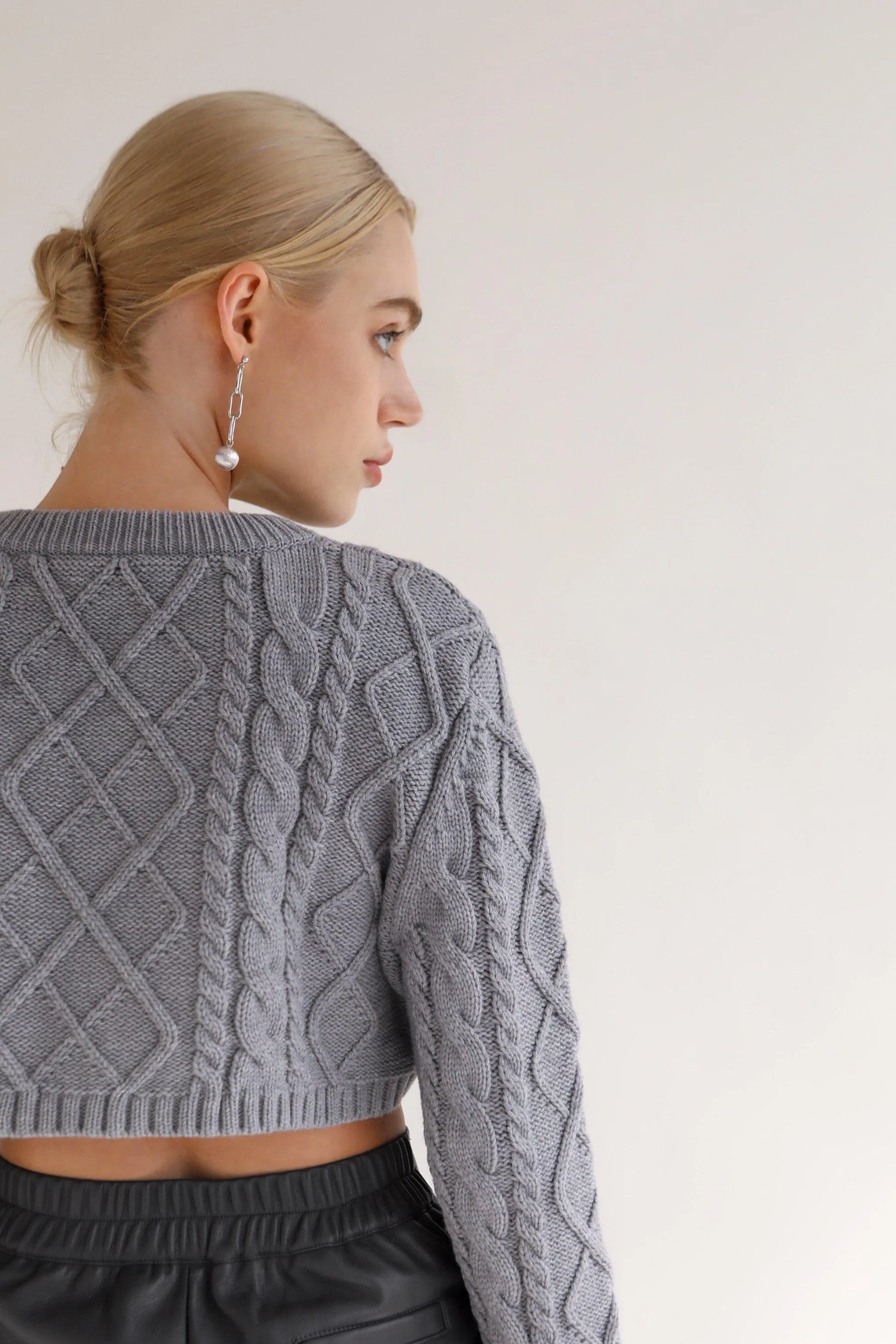 JUICY WOOL BLEND CABLE KNIT SWEATER - GREY