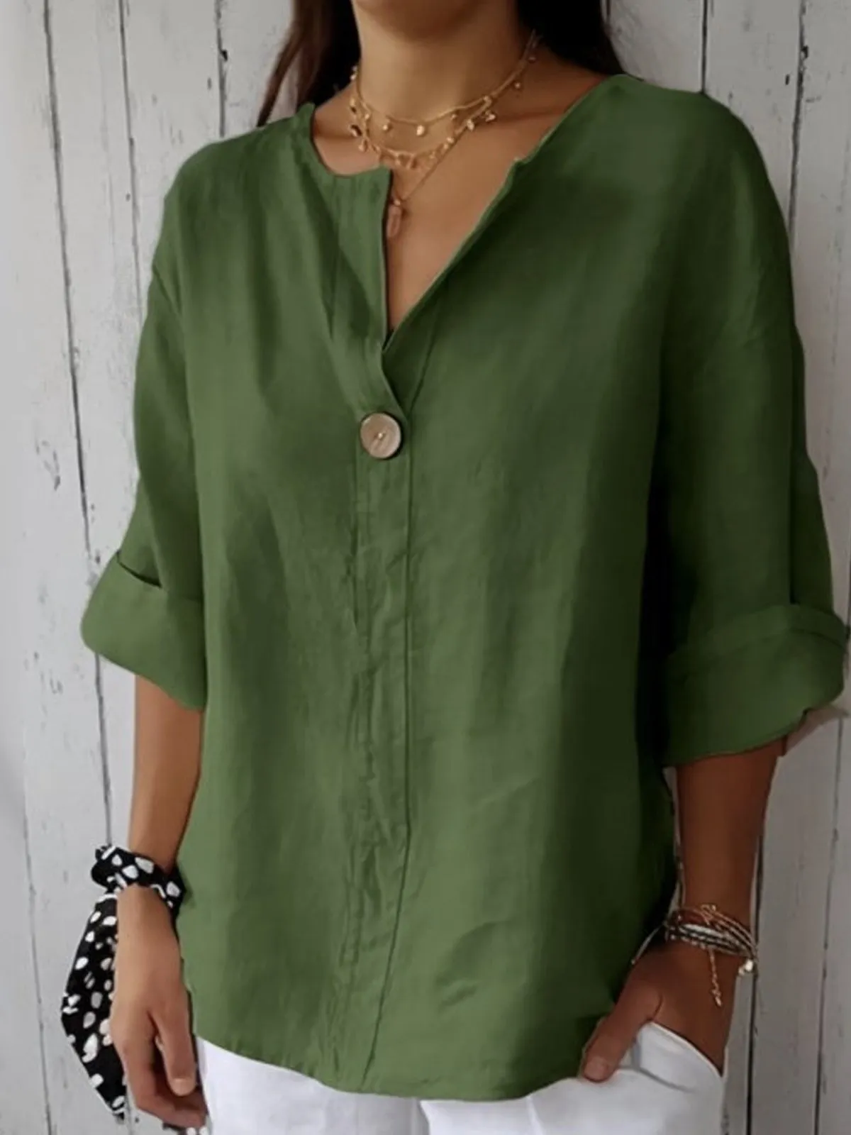 Naomi – Chic V-Neck Blouse