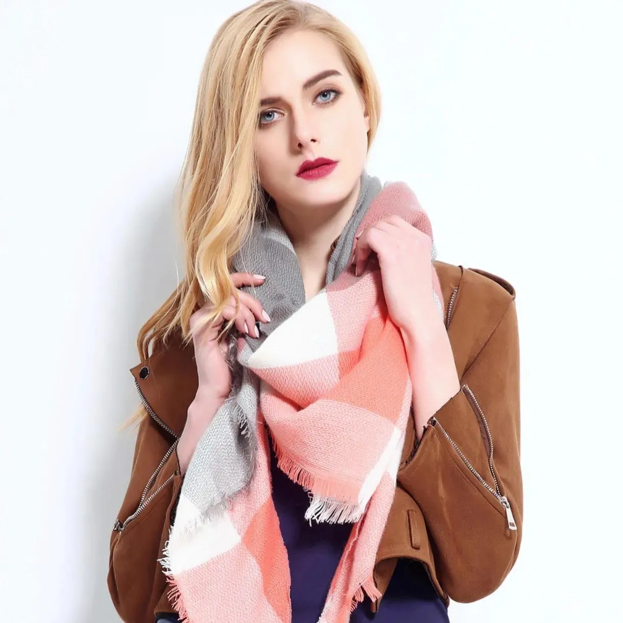 Plaid Triangle Scarves for Women Head Scarf Wraps Red and Blue Bandanas Ponchos Shawls Womens Cashmere Scarves Thicken Warm Fashion Shawls